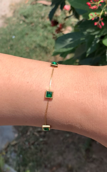 Golden Chain Bracelet with Emerald Gem