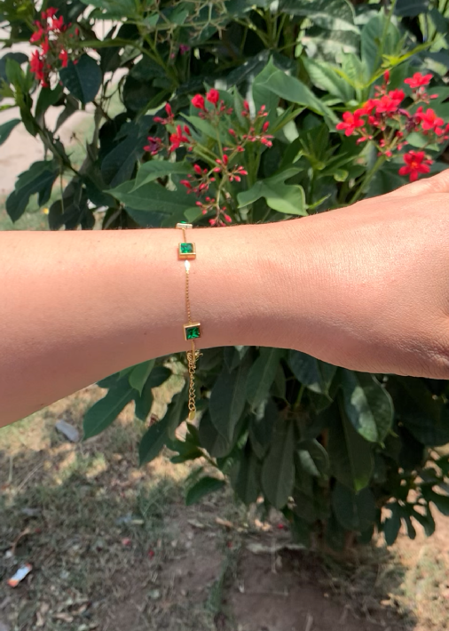 Golden Chain Bracelet with Emerald Gem