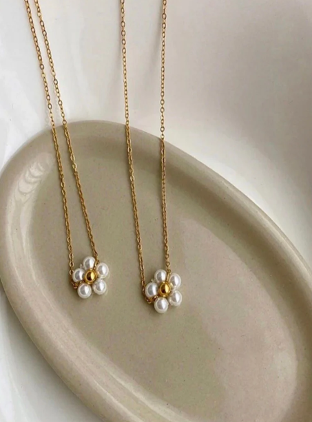 DAISY NECKLACE